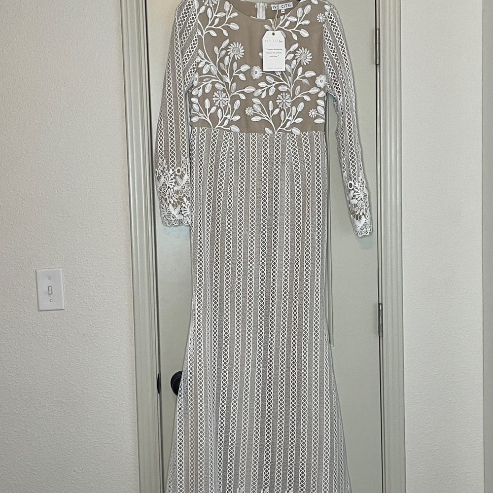 Ivy City Co Elegant Tan and White Lace Dress
